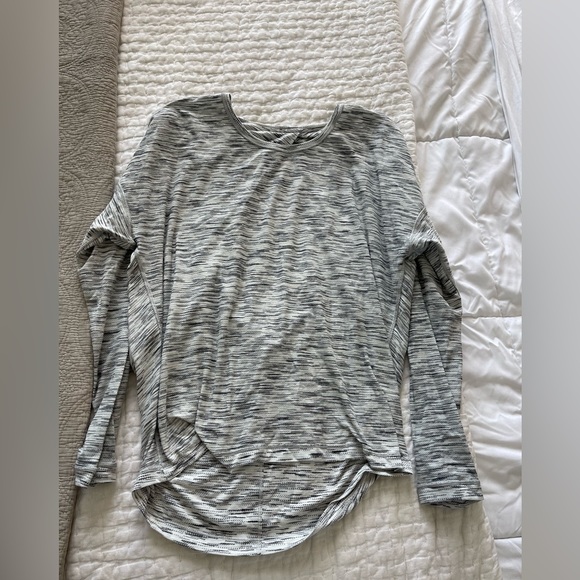 Lululemon open back long sleeve - Picture 2 of 2
